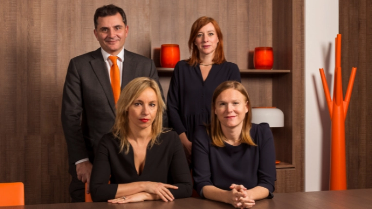 Corporate, Traditionnel