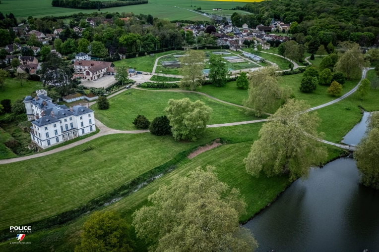 Drone, Corporate, Traditionnel