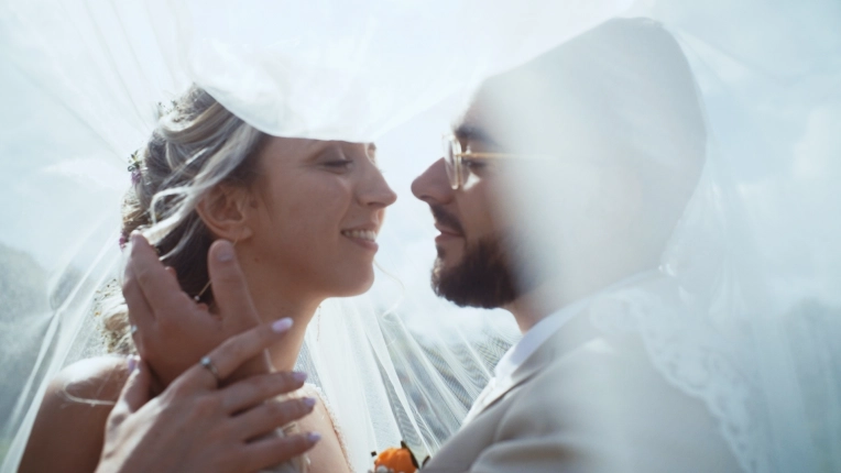 Photographie, Retouche photo, Vidéo et montage, Motion design, Drone, Mariage, Grossesse, Famille, Couple, Immobilier & Architecture, Photo produit, Portrait, Culinaire, Evènement, Industrielle, Corporate, Sport, Vue du ciel, Nature, Auto / Moto, Bâtiment, Concert/Spectacle, Conférence / Salon, Suivi de chantier, Scolaire, Architecture d'intérieur / Décoration, Artistique, Traditionnel, Vintage, Lifestyle