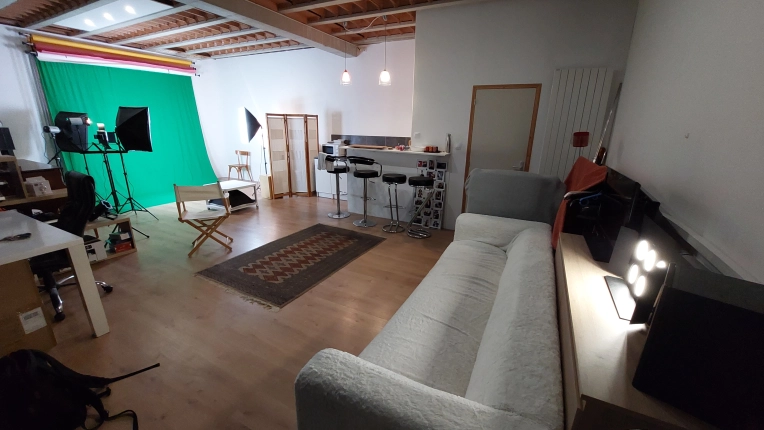 Photographie, Vidéo et montage, Formation, Cours de Photographie, Cours de Vidéo/Montage, Cours de Drone, Famille, Couple, Immobilier & Architecture, Photo produit, Animal de compagnie, Portrait, Mode/Book, Culinaire, Evènement, Industrielle, Corporate, Sport, Vue du ciel, Nature, Auto / Moto, Bâtiment, Concert/Spectacle, Conférence / Salon, Suivi de chantier, Visite virtuelle, Architecture d'intérieur / Décoration, IA générative, Airbnb, Artistique, Traditionnel, Vintage, Lifestyle