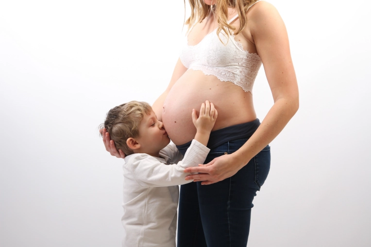 Photography, Photo retouching, Maternity, Traditional