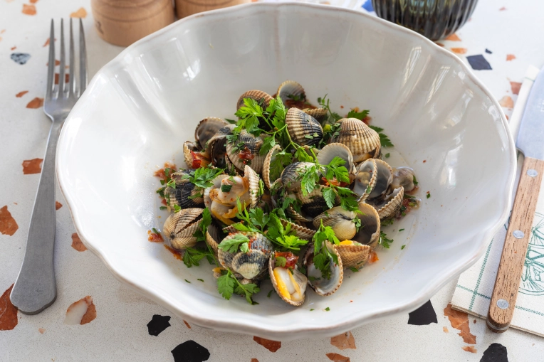 Photographie, Retouche photo, Vidéo et montage, Drone, Culinaire, IA générative, Artistique, Traditionnel, Lifestyle