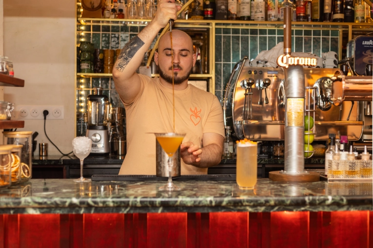 Photographie, Retouche photo, Vidéo et montage, Drone, Culinaire, IA générative, Artistique, Traditionnel, Lifestyle