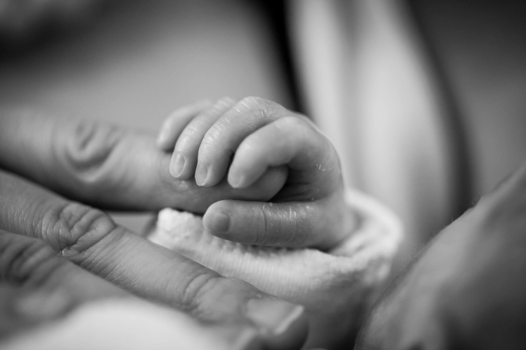 Photographie, Retouche photo, Naissance